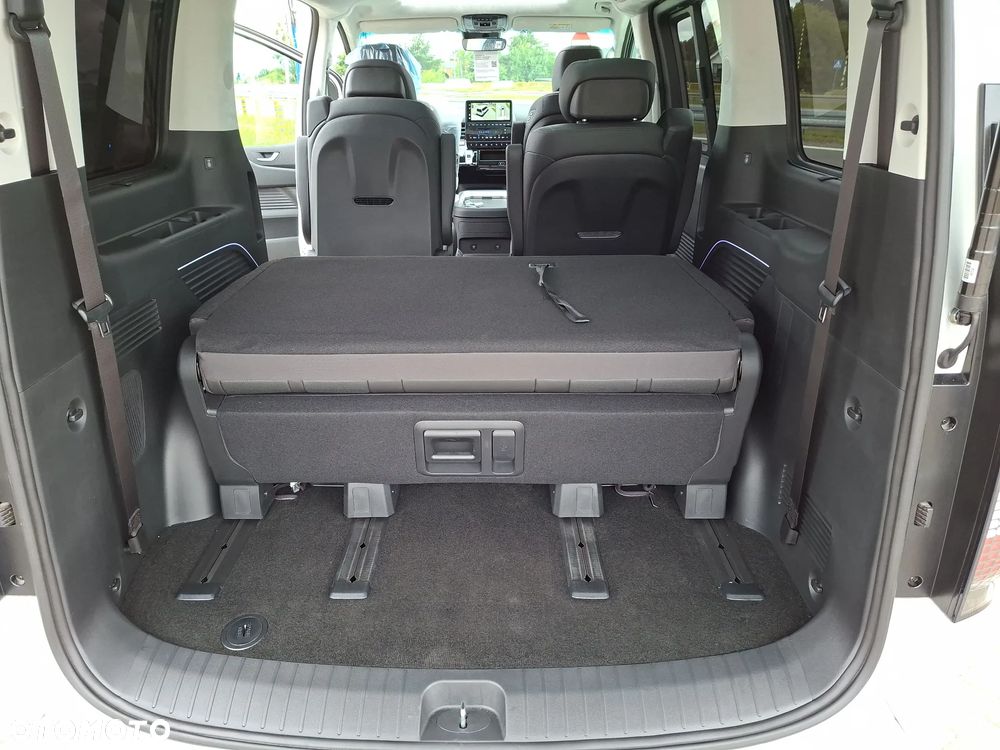 Hyundai Staria 1.6 T-GDI HEV Luxury - 37