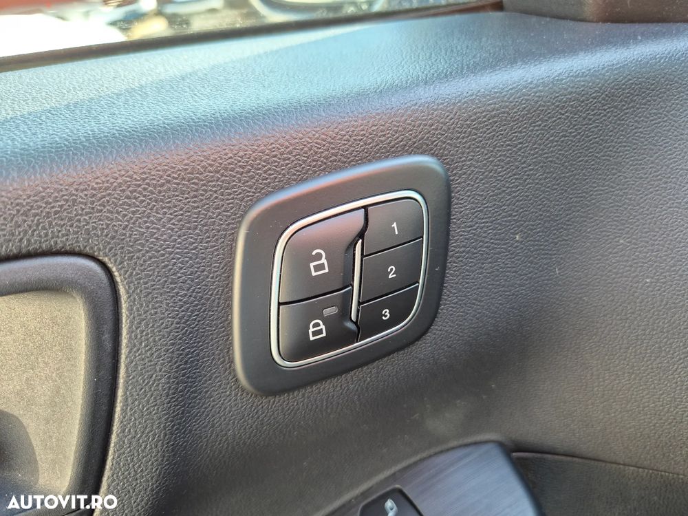 Ford Kuga 2.5 Duratec FWD PHEV ST-Line X - 34