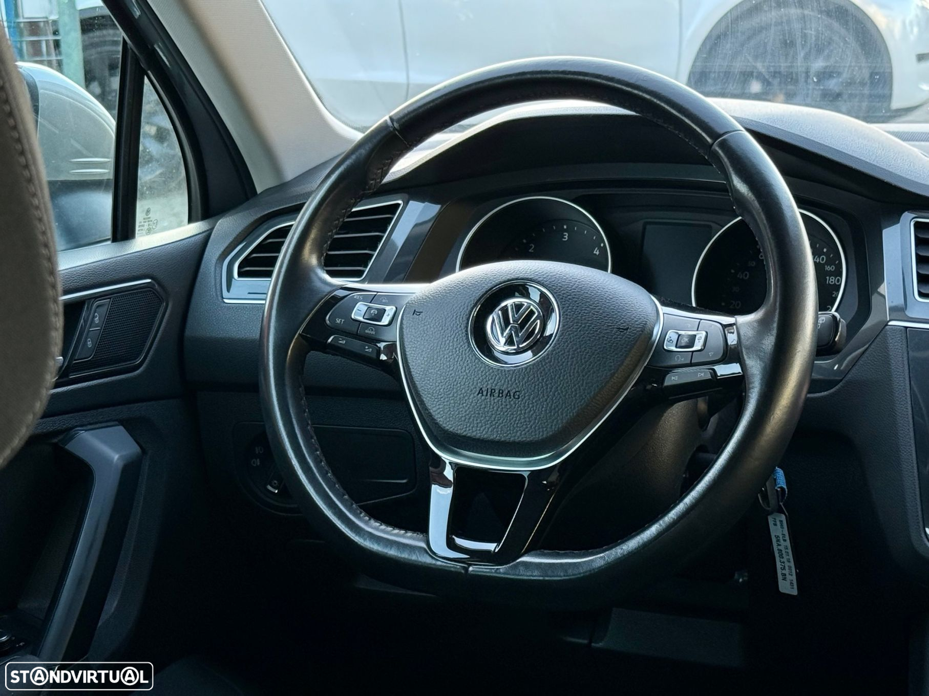 VW Tiguan 1.6 TDI Confortline - 10