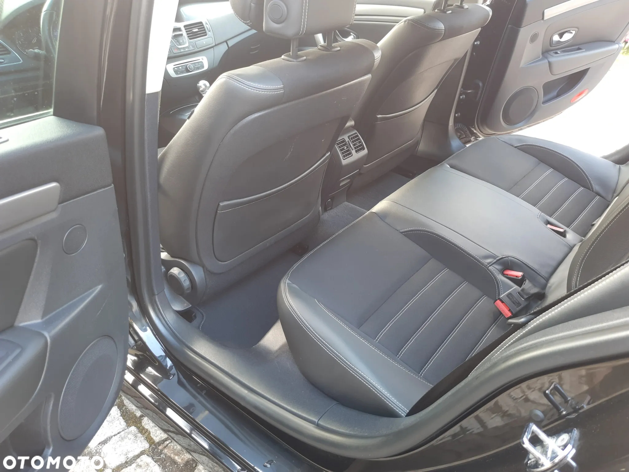 Renault Laguna 2.0 dCi Black Edition - 13