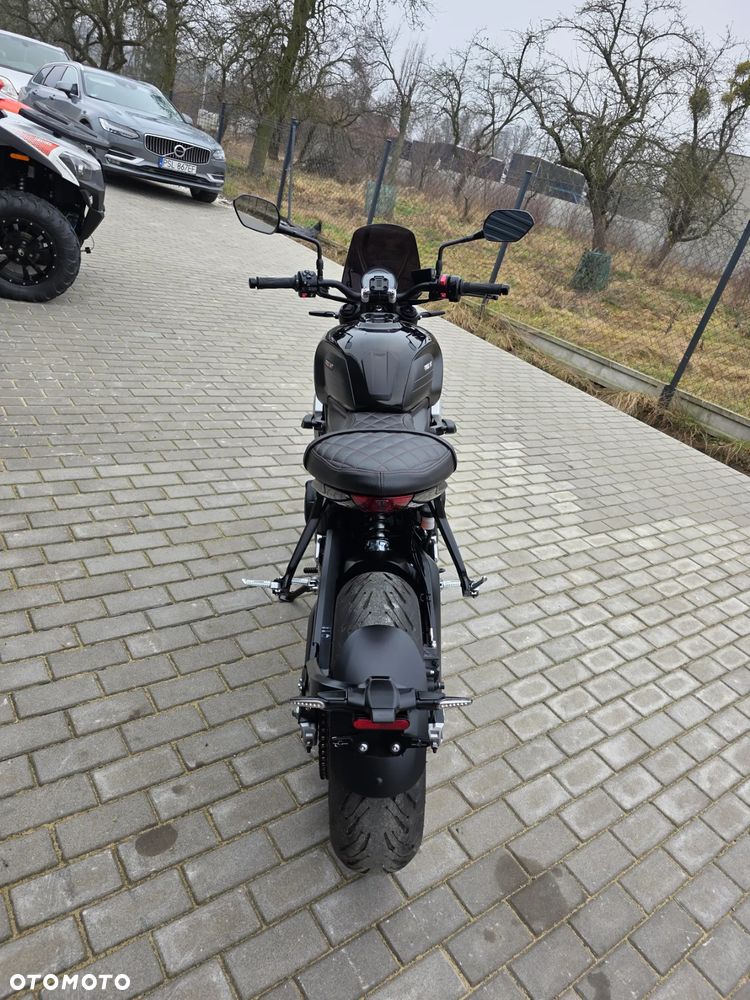 Triumph Trident - 28