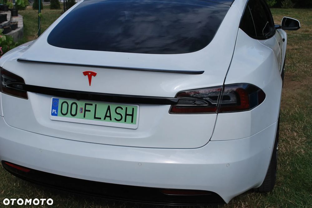 Tesla Model S - 18