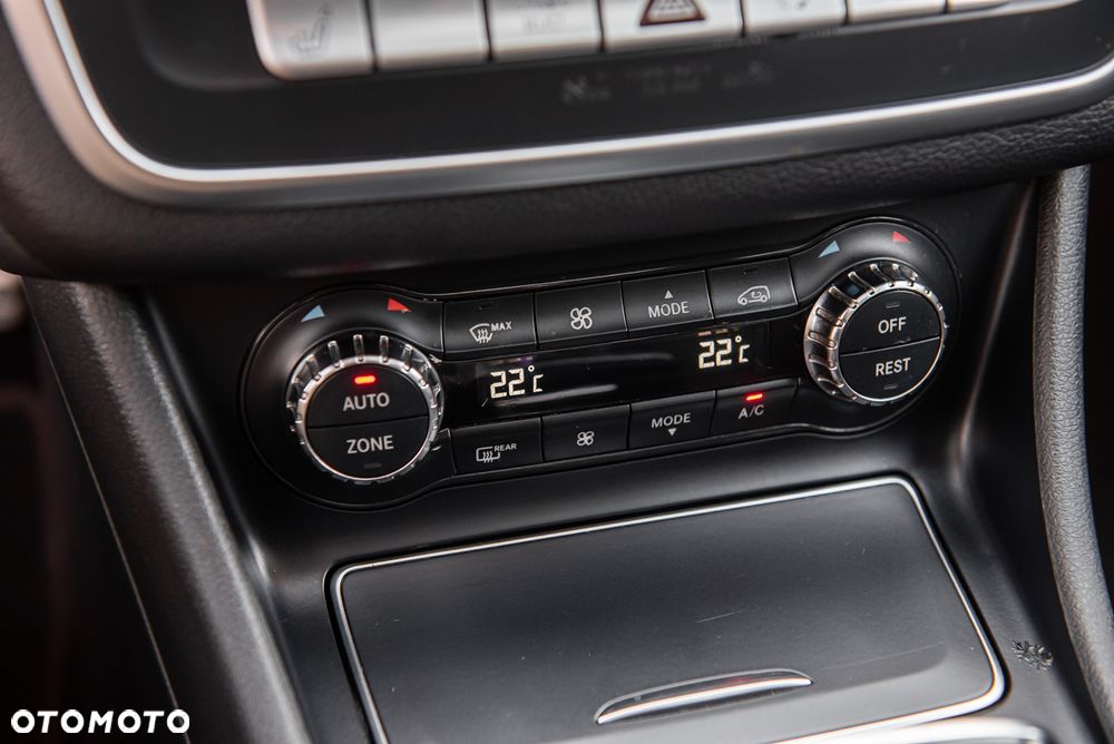 Mercedes-Benz CLA 200 7G-DCT AMG Line - 13