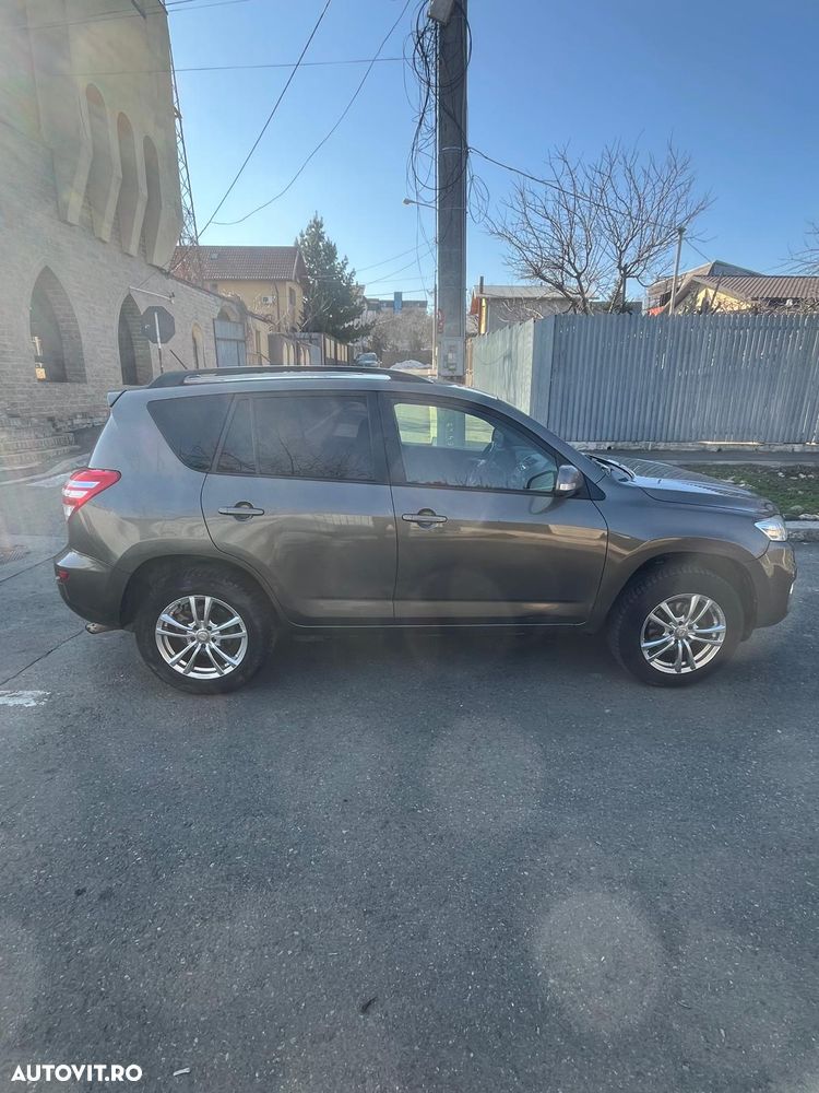 Toyota RAV4 2.2 D-4D 4x4 Travel - 6