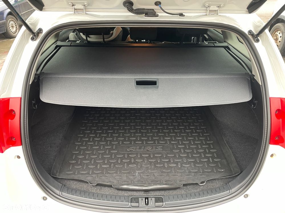 Toyota Auris 1.8 HSD Prestige - 8