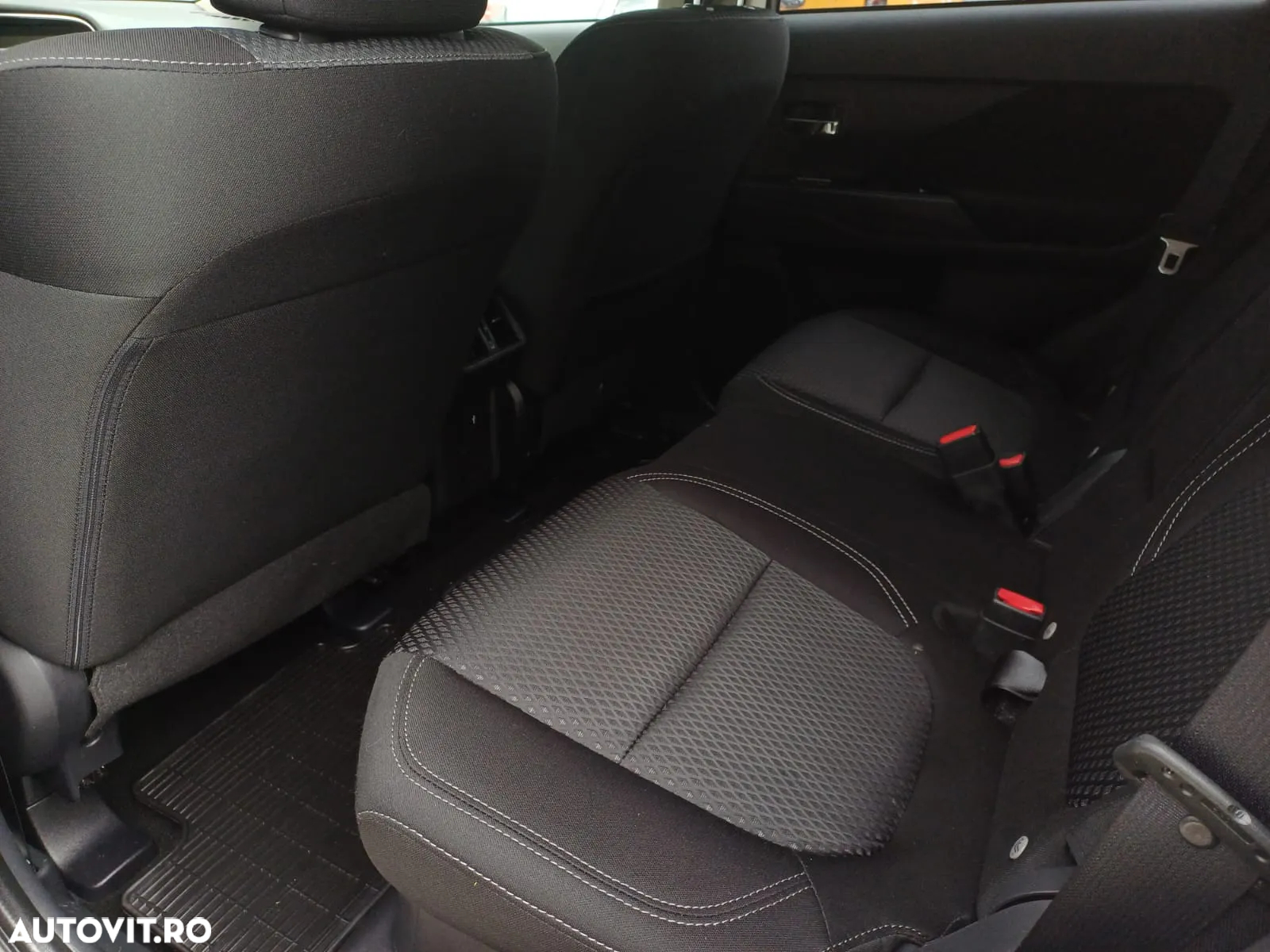 Mitsubishi Outlander 2.4 4WD Plug-In Hybrid - 15