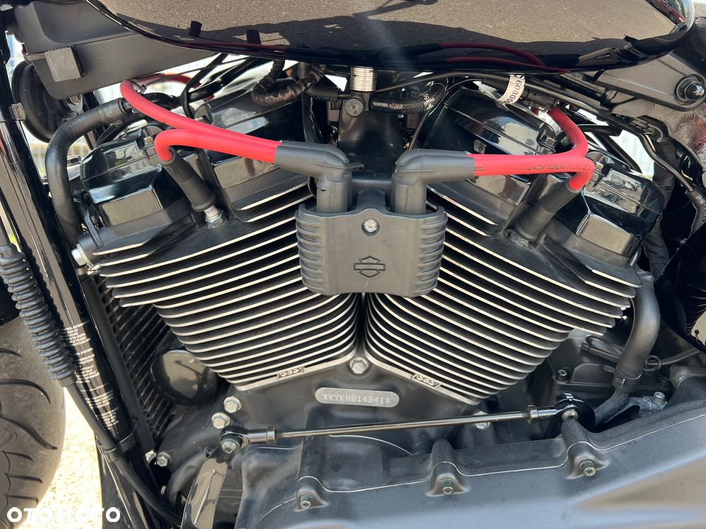 Harley-Davidson Softail Street Bob - 19