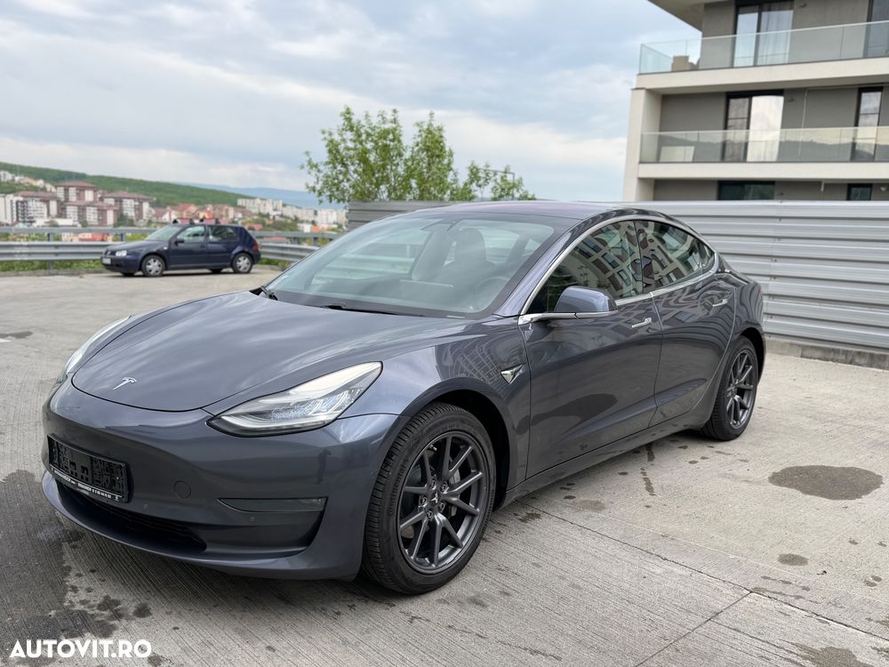 Tesla Model 3 - 1