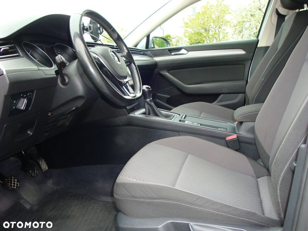 Volkswagen Passat 2.0 TDI BMT Trendline - 18