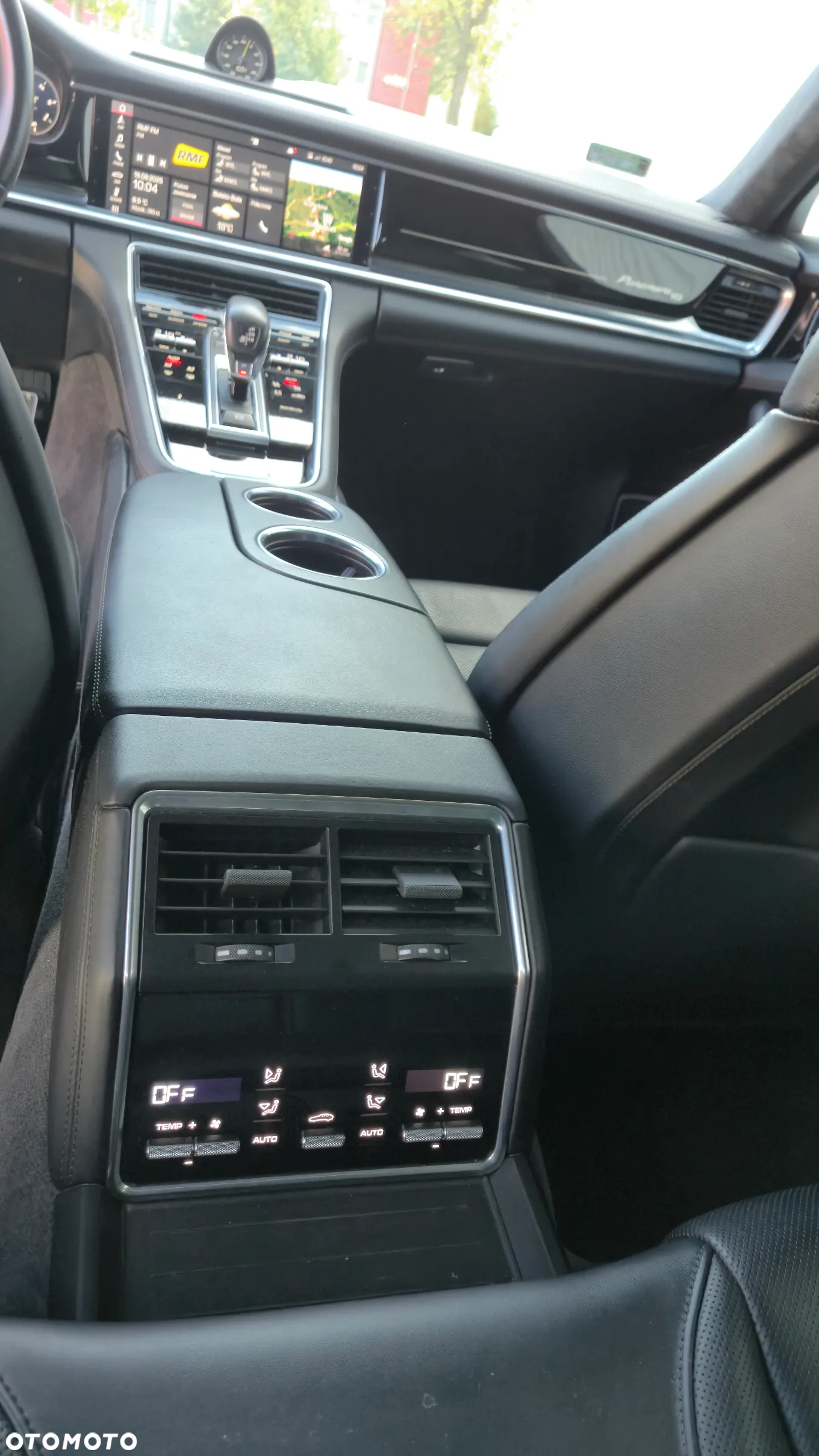 Porsche Panamera 4 E-Hybrid 10 Years Edition - 11