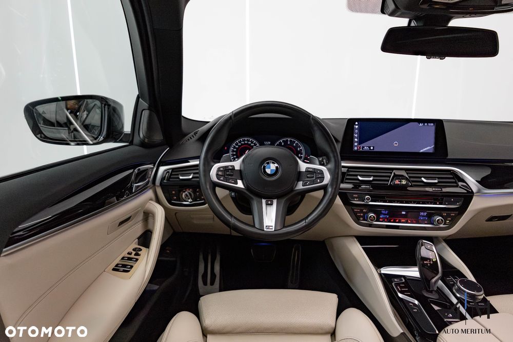 BMW Seria 5 540i xDrive - 15