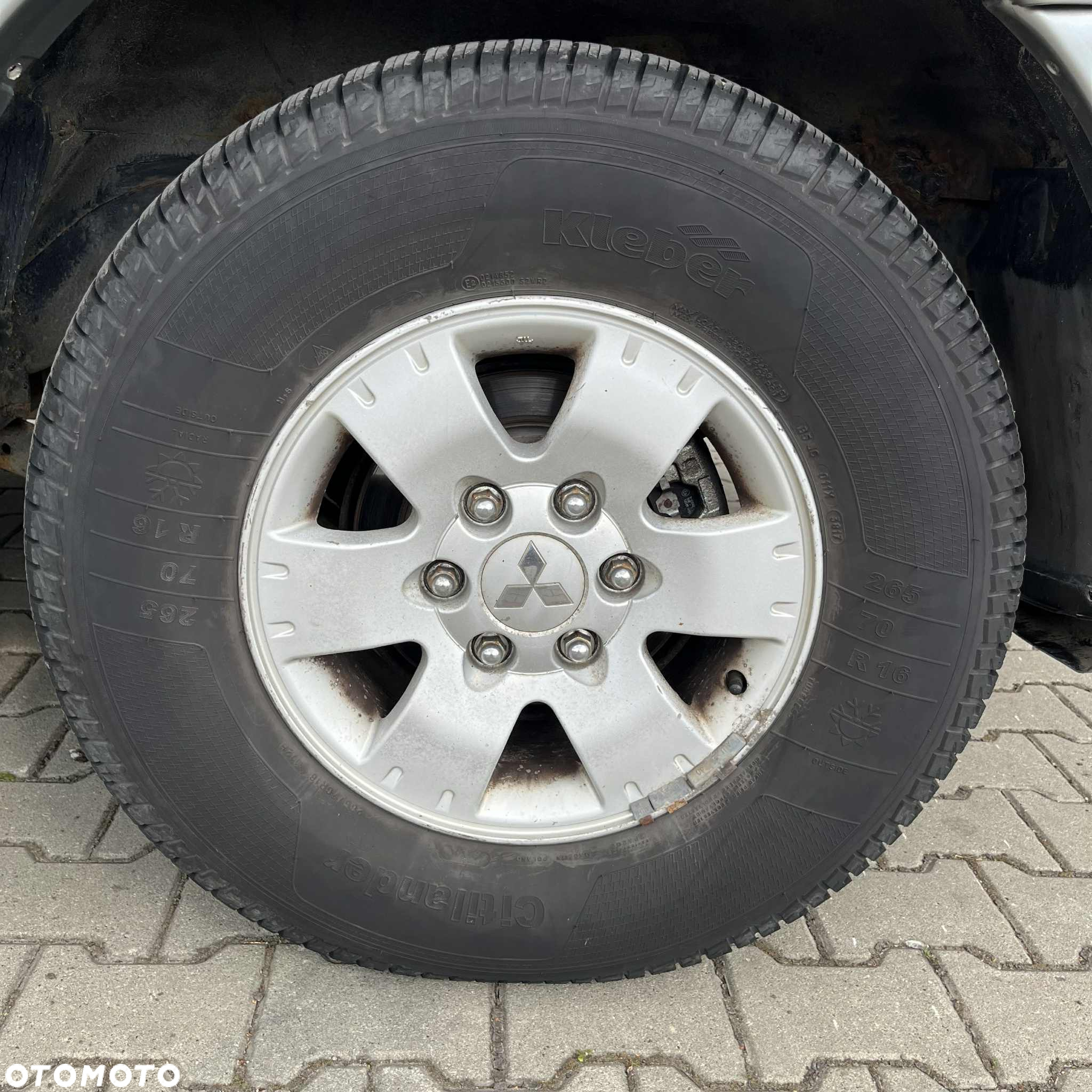 Mitsubishi Pajero - 26