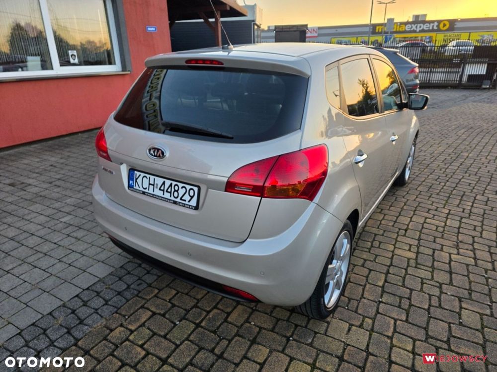 Kia Venga - 11
