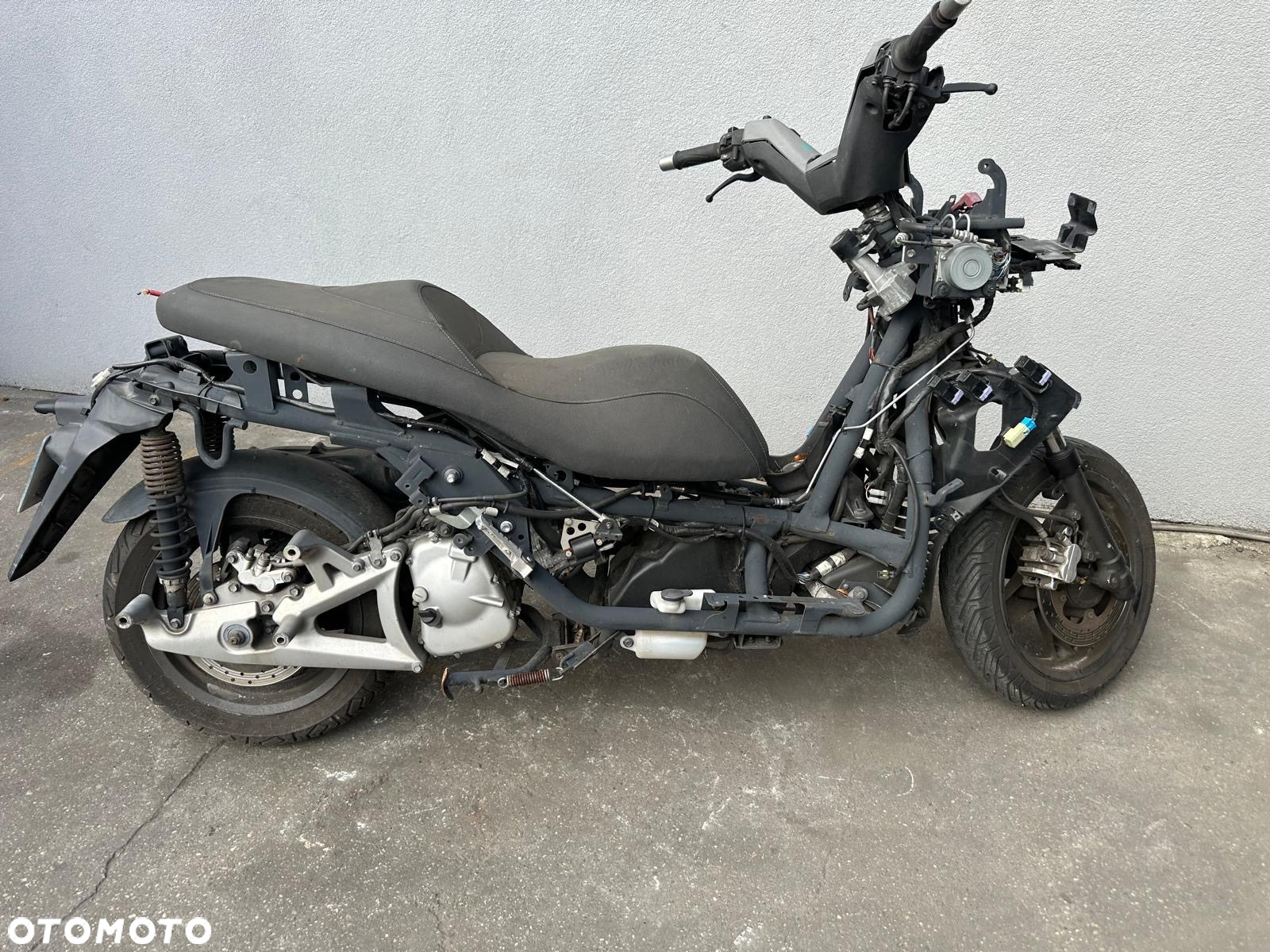 Yamaha X-max - 4