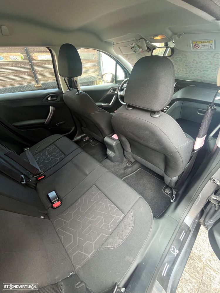 Peugeot 2008 PureTech 82 Allure - 17