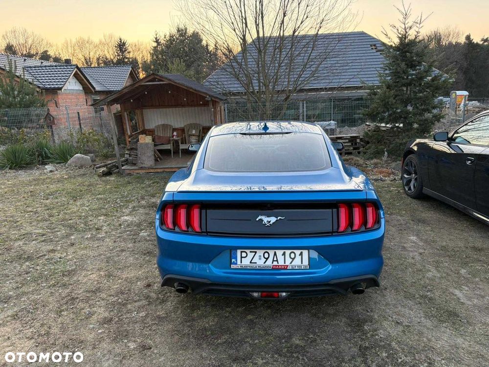 Ford Mustang - 4