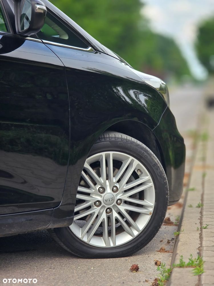 Kia Carens 1.7 CRDi L 7os - 37