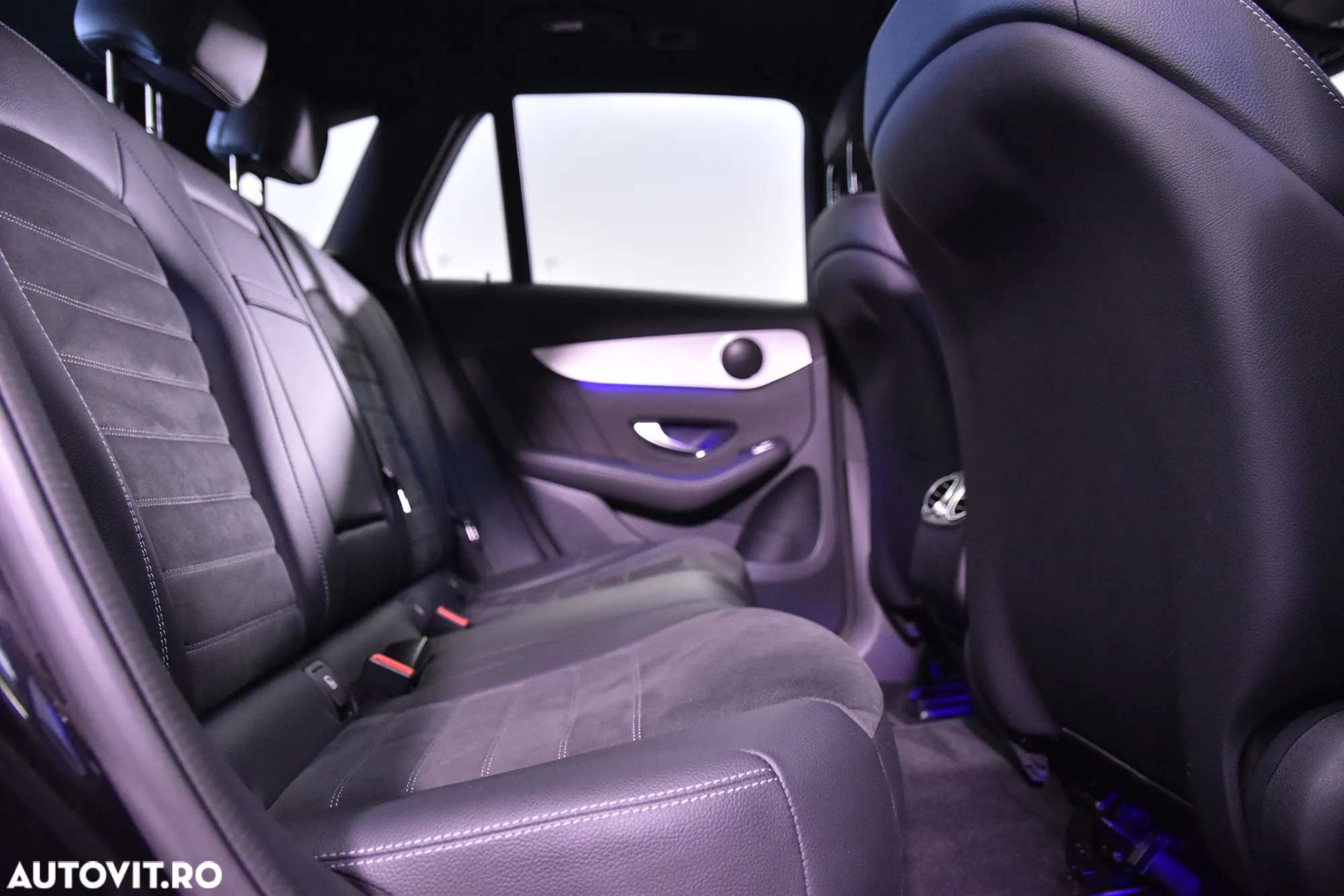 Mercedes-Benz GLC 300 d 4MATIC - 12