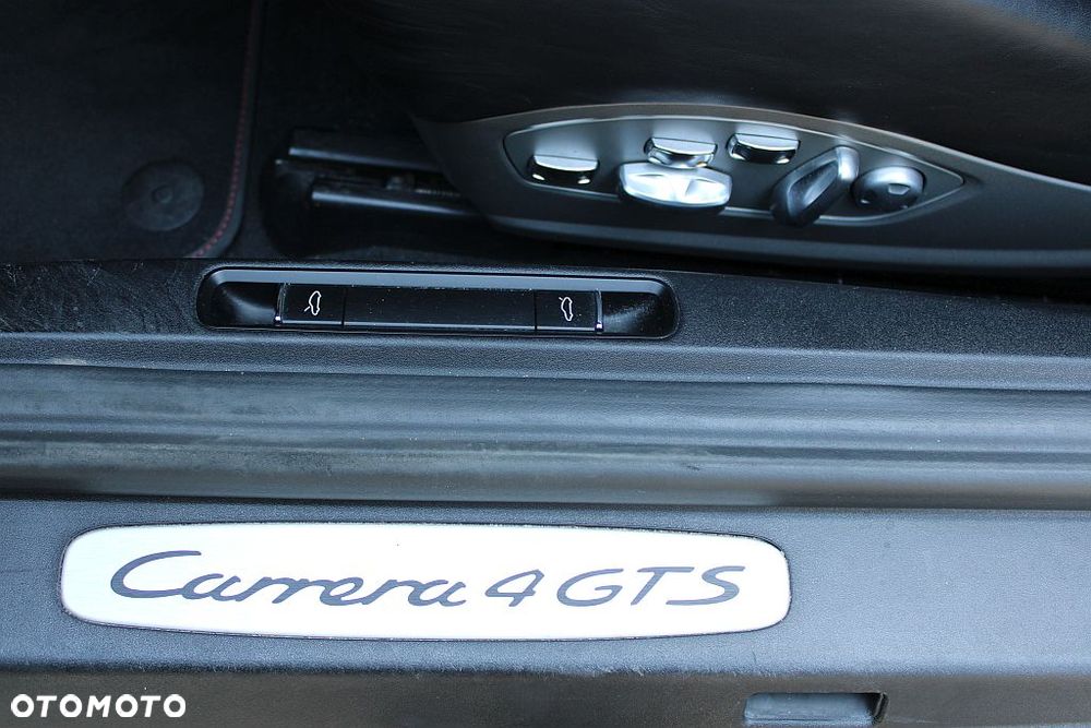 Porsche 911 Carrera 4 GTS PDK - 38