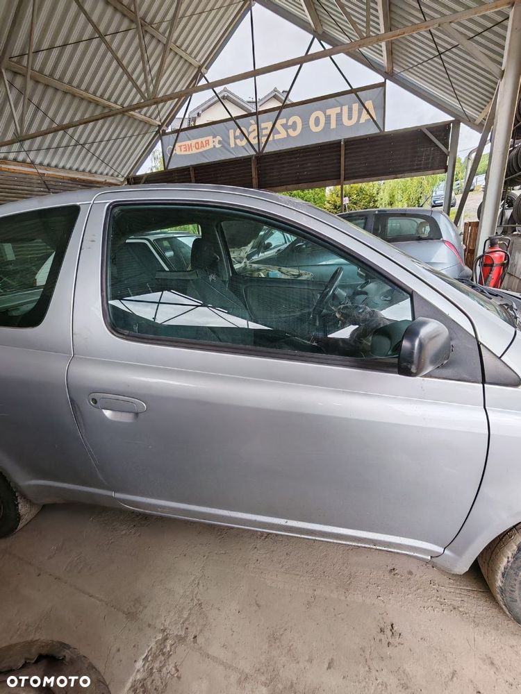 Drzwi prawe lewe Toyota Yaris I 3D - 10