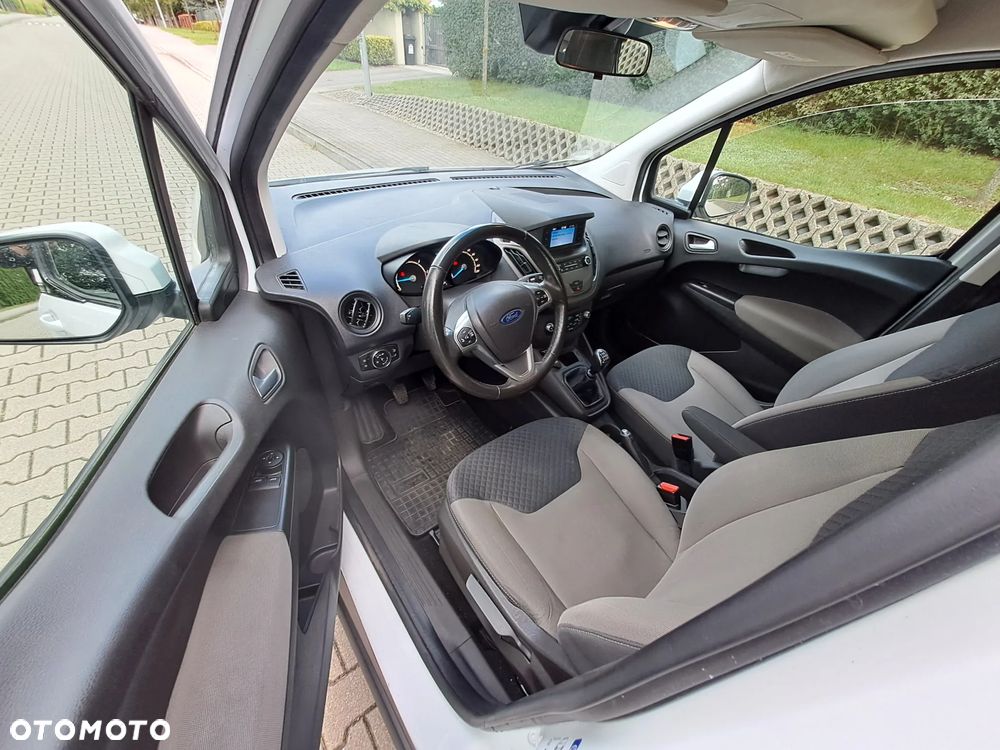 Ford Tourneo Courier - 21
