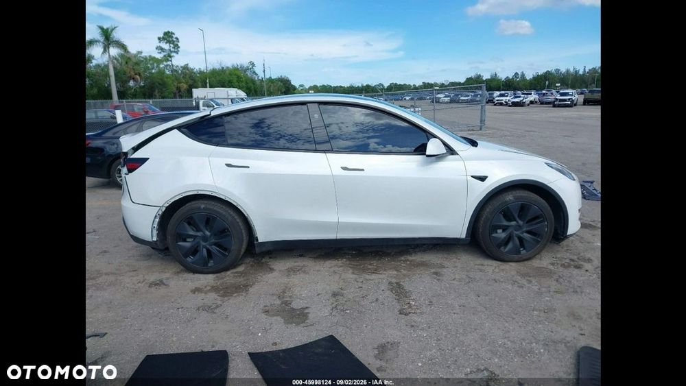 Tesla Model Y Long Range Dual Motor AWD - 6