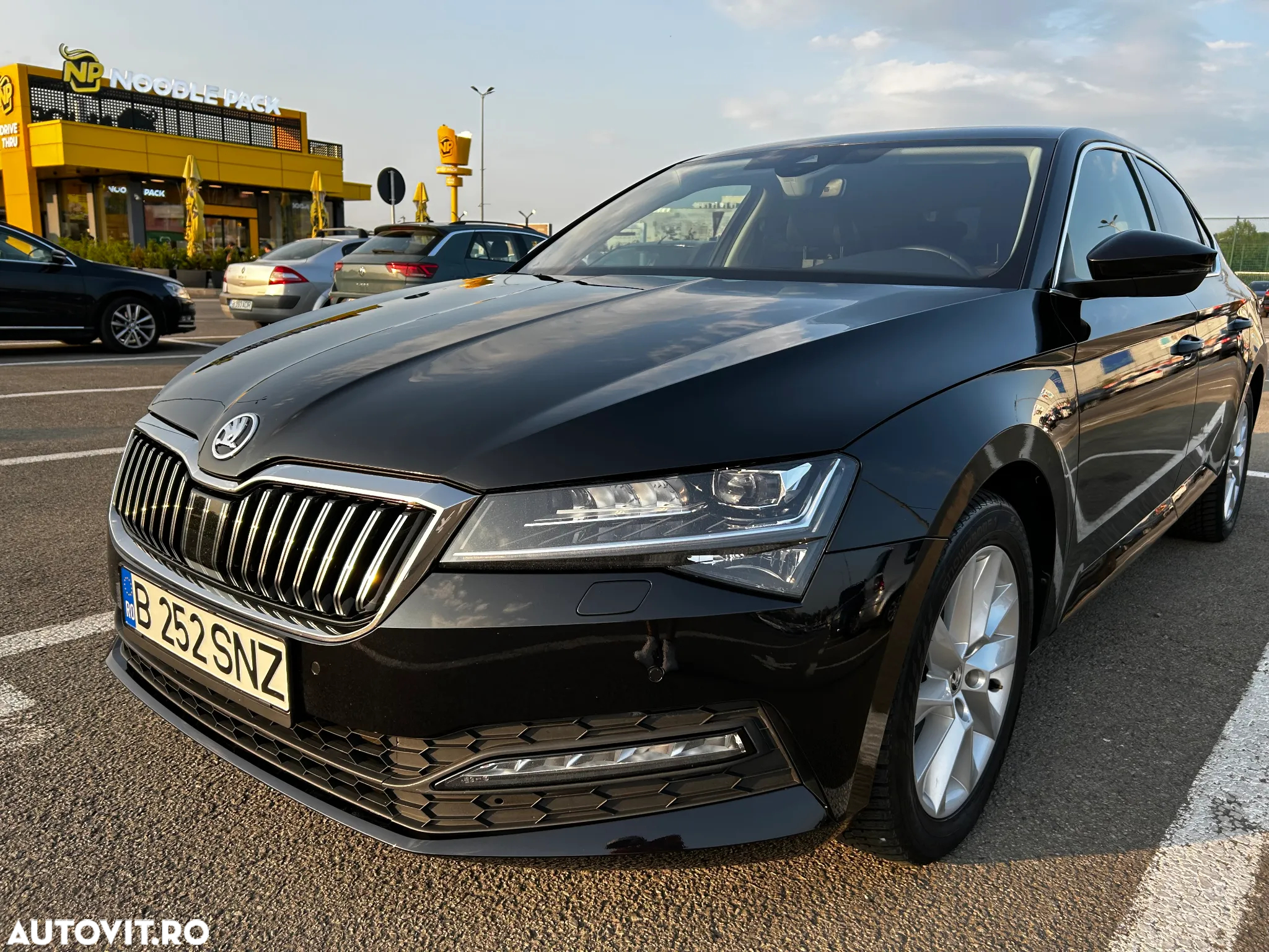Skoda Superb Combi 2.0 TDI DSG Ambition - 4