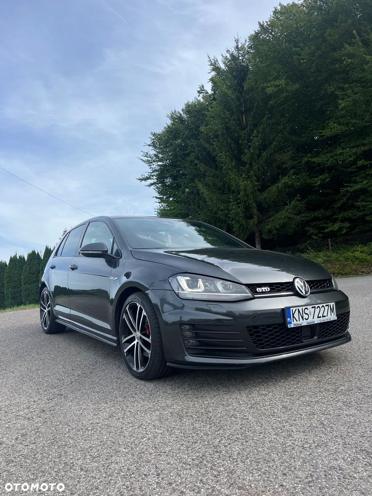Volkswagen Golf - 2