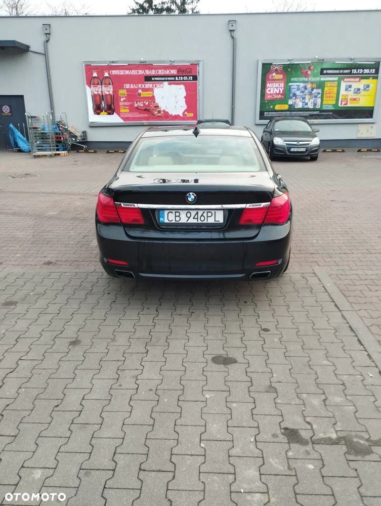 BMW Seria 7 740i - 11