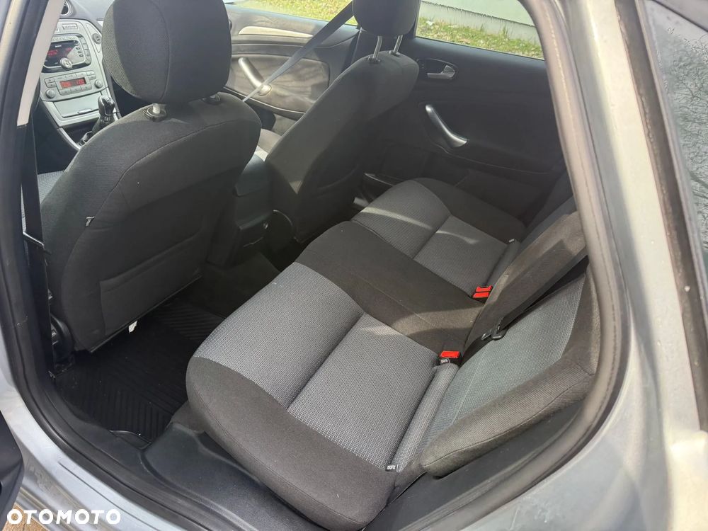 Ford Mondeo 1.6 Ghia - 4