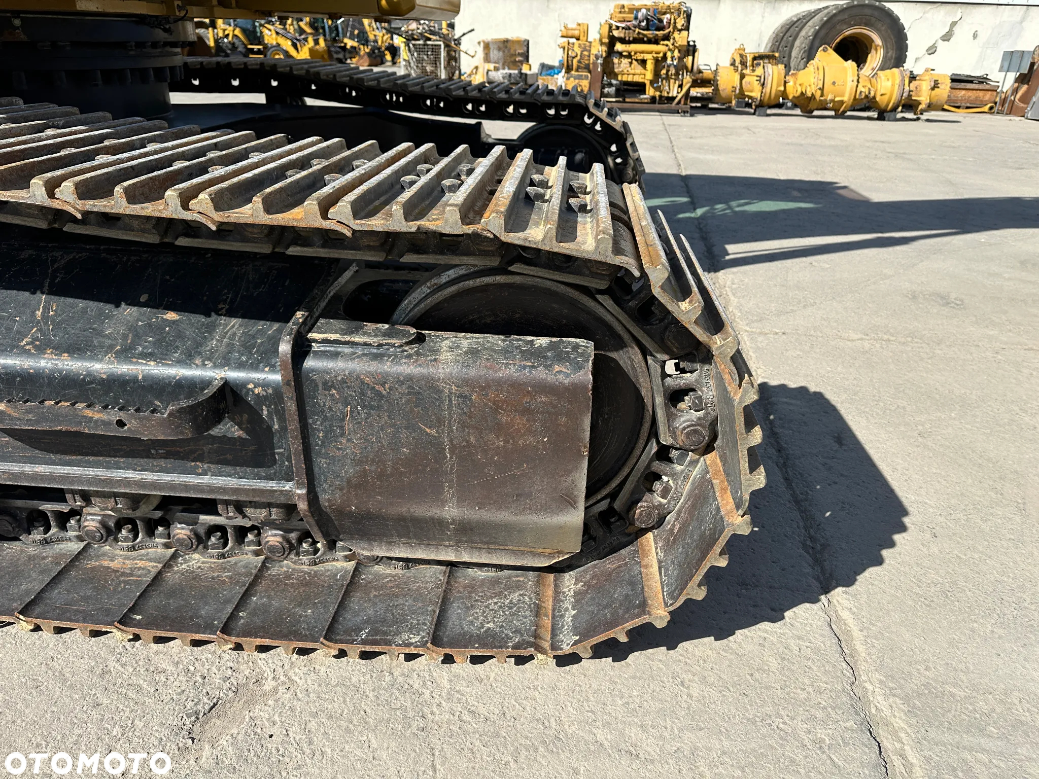 Caterpillar 323 - 23