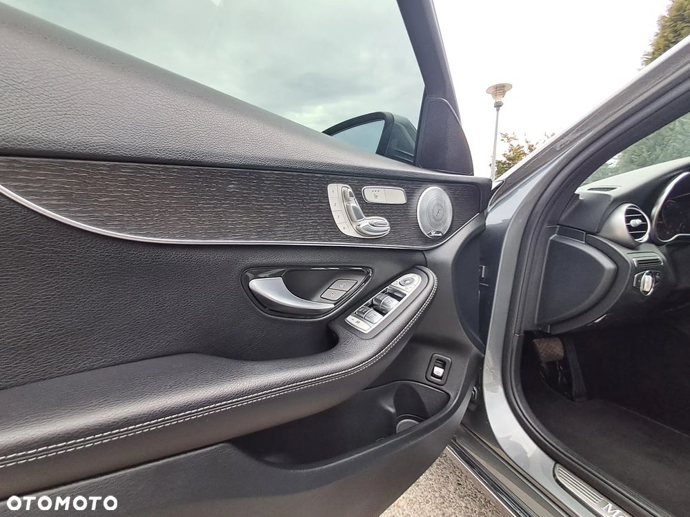 Mercedes-Benz Klasa C 300 4Matic 9G-TRONIC Exclusive - 18