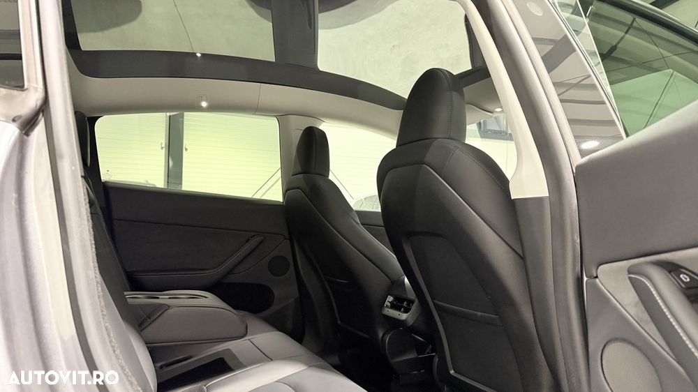 Tesla Model Y Performance Dual Motor AWD - 31