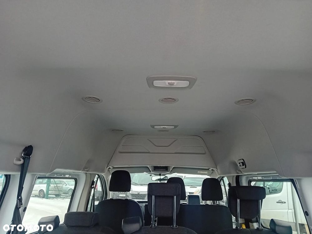 Ford Tourneo Custom - 12