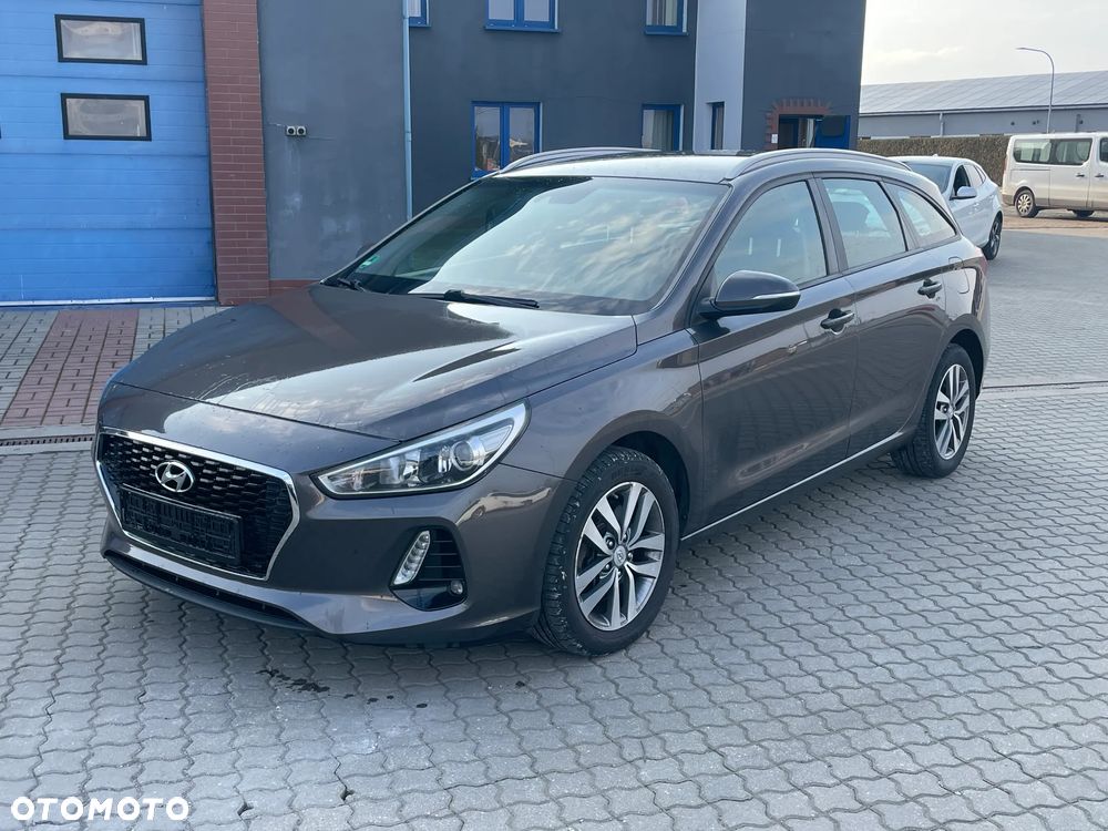Hyundai i30 blue 1.6 CRDi Passion - 1