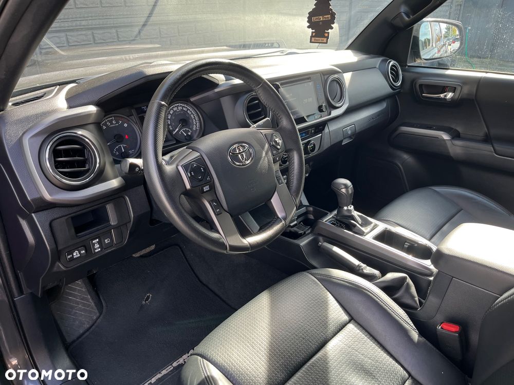 Toyota Tacoma - 8