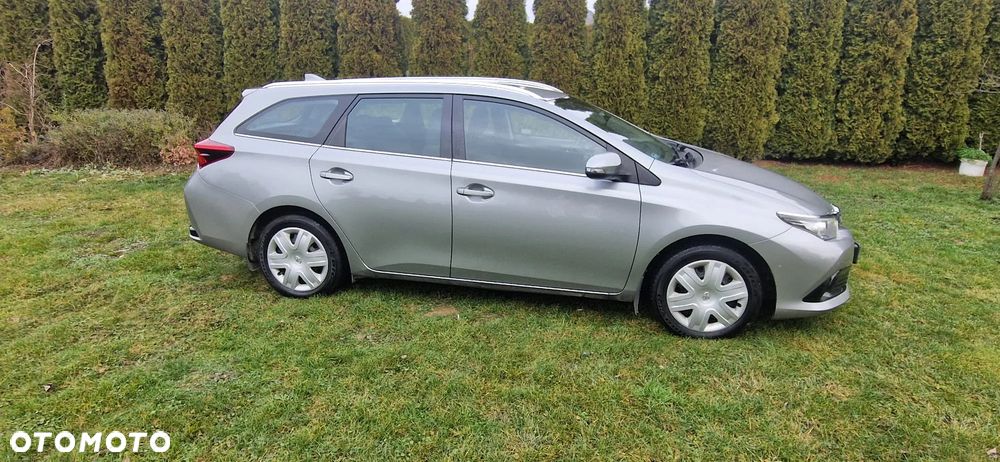 Toyota Auris 1.6 D-4D Premium - 6