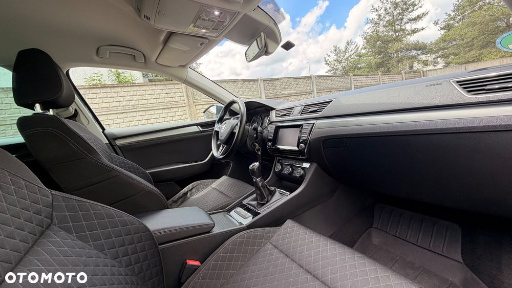 Skoda Superb 2.0 TDI Premium Edition - 35