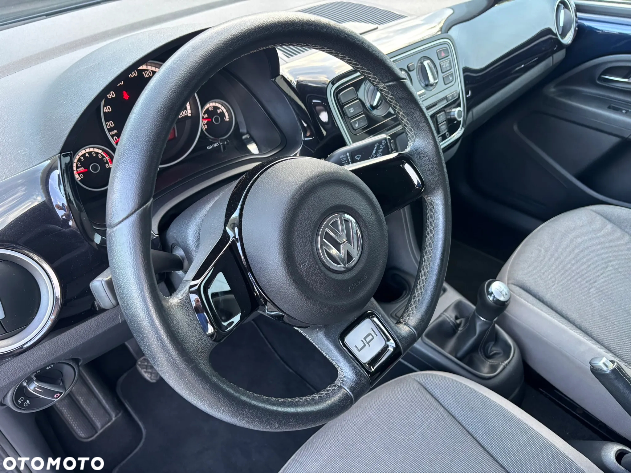 Volkswagen up! 1.0 cross - 3