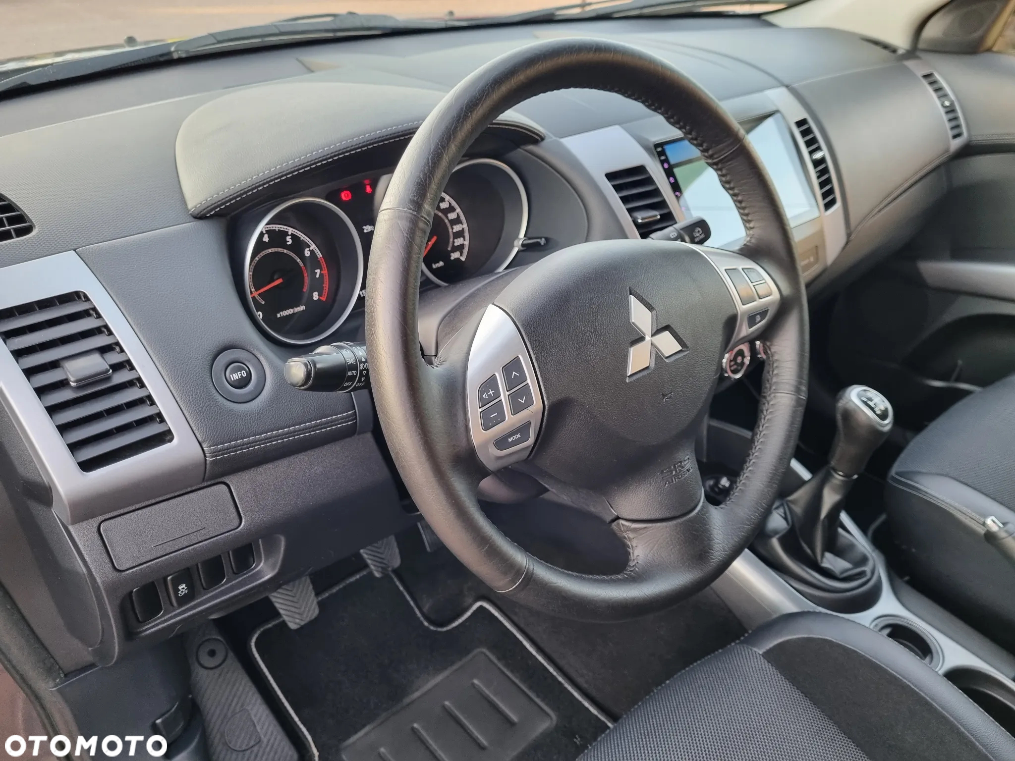 Mitsubishi Outlander - 13
