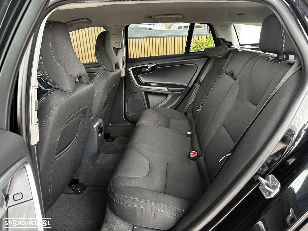 Volvo V60 2.0 D2 Momentum - 35