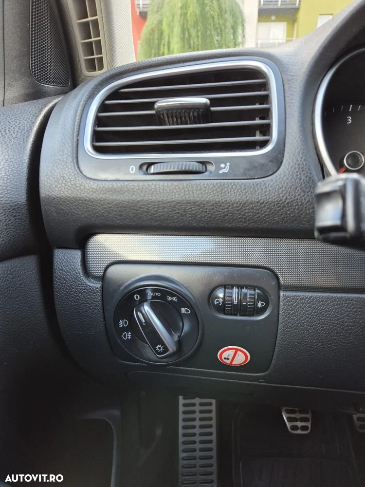Volkswagen Golf 1.6 TDI DPF Style - 10