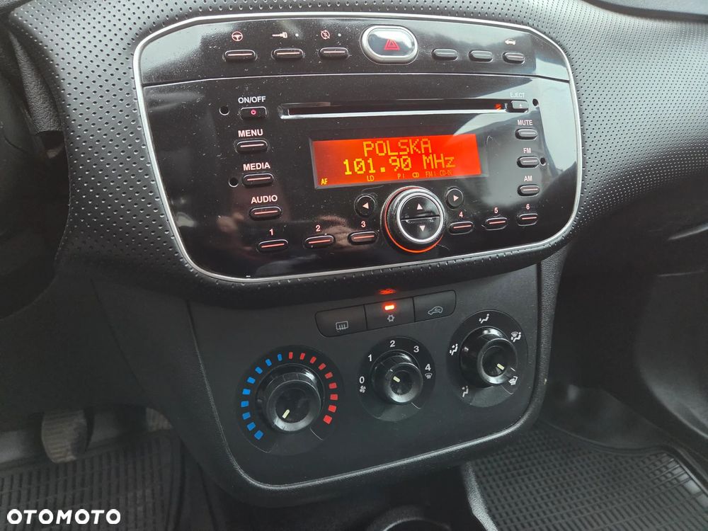 Fiat Punto Evo 1.4 8V Estiva Blue&Me - 14