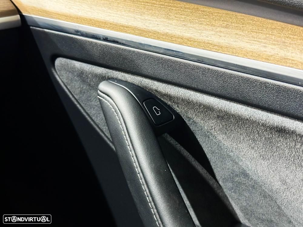 Tesla Model Y Long Range Dual Motor AWD - 35