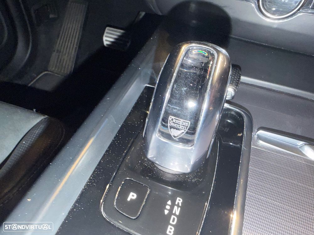 Volvo XC 60 2.0 T8 PHEV R-Design AWD - 48