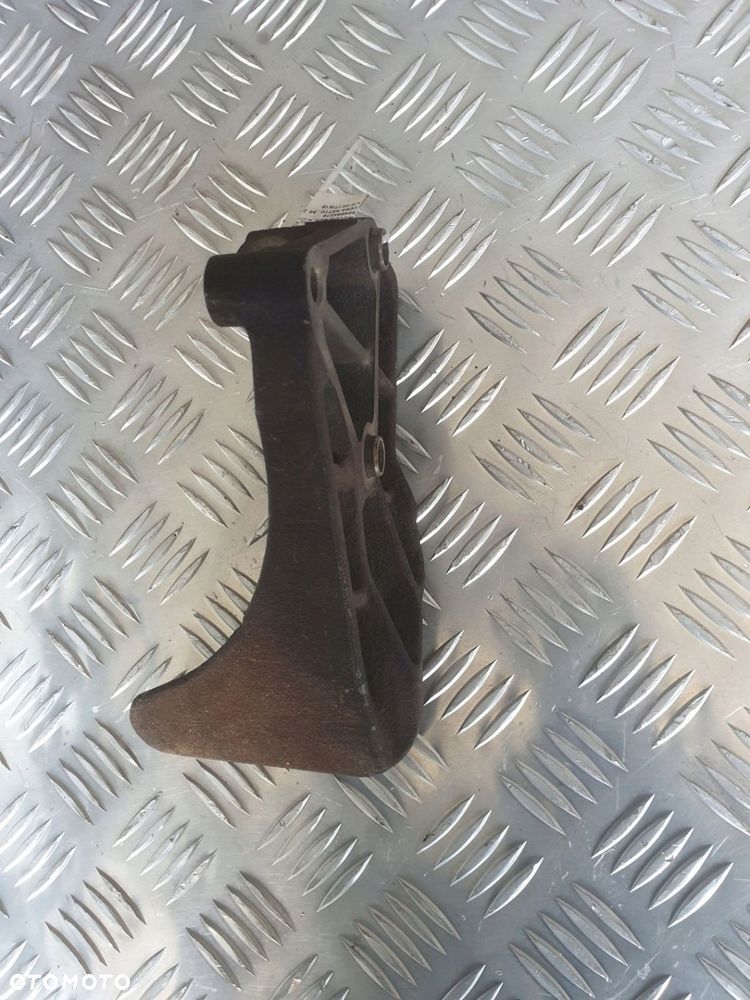 Łapa mocowanie rolki napinacza Iveco Daily - 4