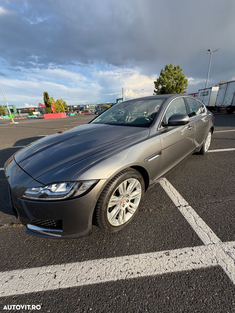 Jaguar XF 20d AWD Portfolio - 4