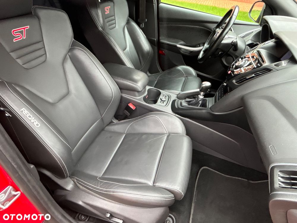 Ford Focus 2.0 EcoBoost ST mit Leder-Sport-Paket - 35