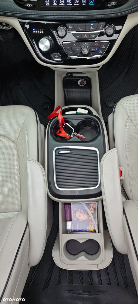 Chrysler Pacifica - 24