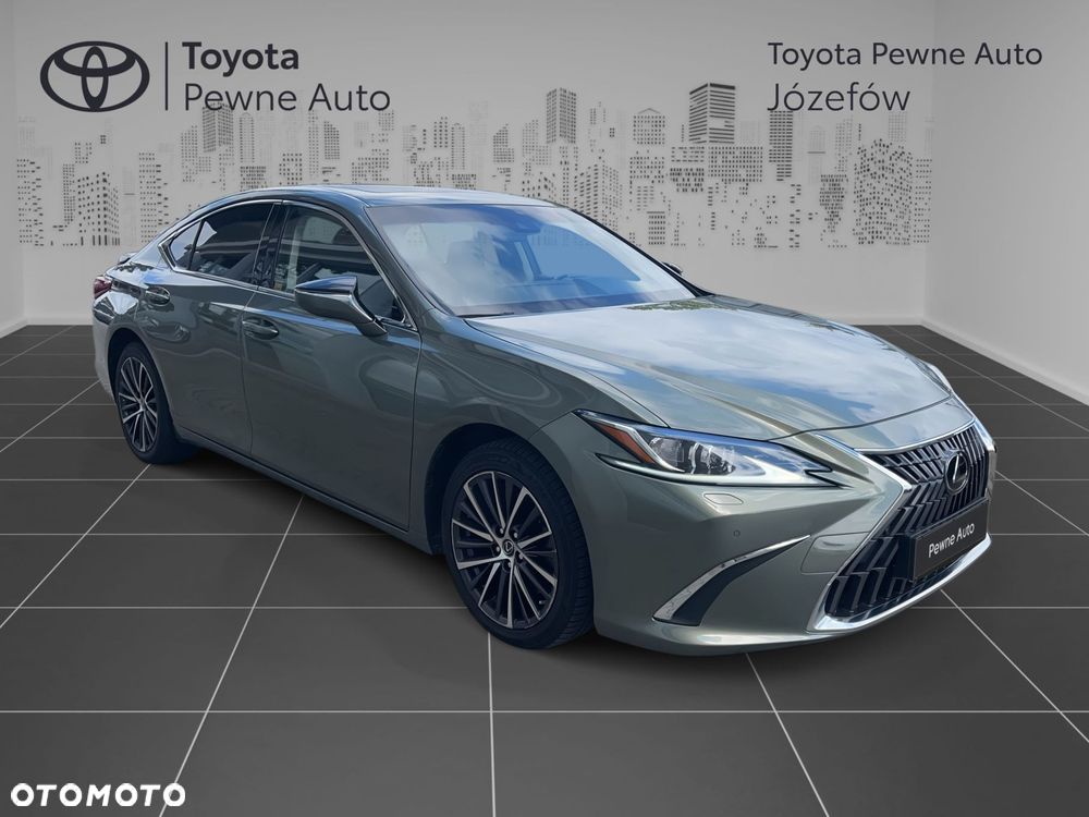 Lexus ES 300h Business Edition - 4